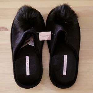 VS Velvet with Poofball Slippers
